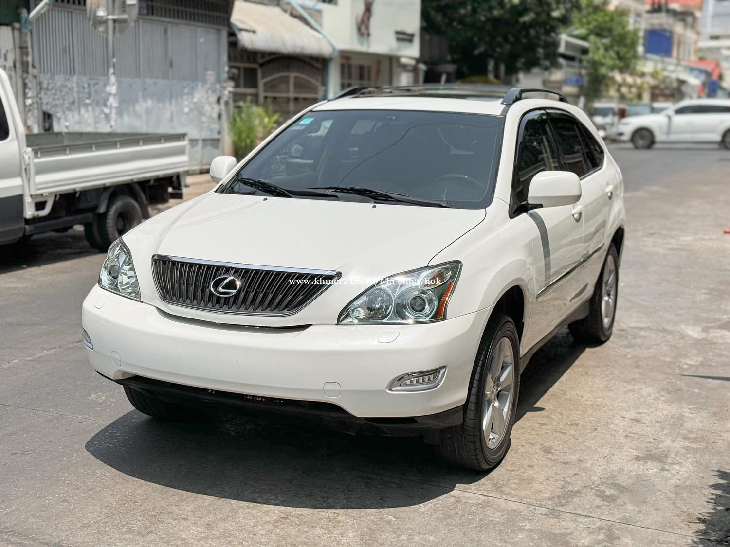 Lexus RX330 2004 Half full DVD ក្នុងលឿង price $24900.00 in Phsar Depou ...
