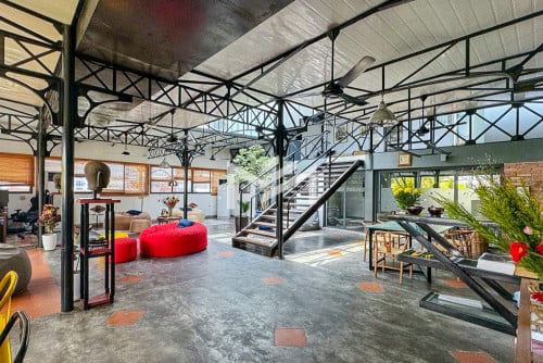 ផ្ទះល្វែងទើបតែជួសជុសថ្មី 🎉ជាន់ទី4 #សម្រាប់លក់ នៅសង្កាត់វត្តភ្នំ​ រាជធានីភ្នំពេញ 📍