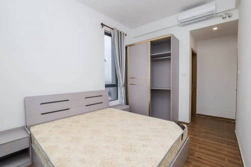 400$ size 77m2 olympia mall area 400$ free car parking
