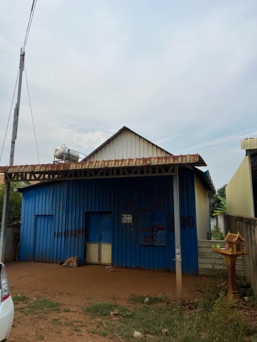 ឃ្លាំង និងដីសម្រាប់លក់បន្ទាន់
