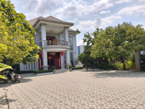 វីឡាជួលជិតព្រលានយន្តហោះ និងផ្សារទំនើប AEON 3