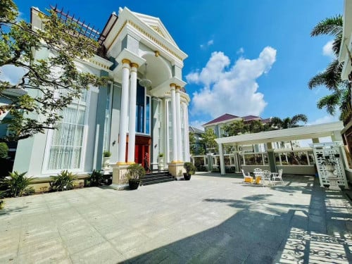 វីឡាទោលកែងសំរាប់ជួលនៅបុរីវិមានភ្នំពេញ ស្ថិតនៅ 6A