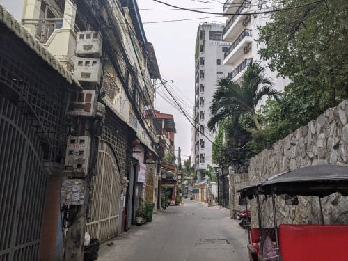 ផ្ទះល្វែង ជិតaeon