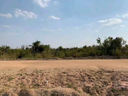 ដីលក់ថោកខ្លាំង ក្រោយវត្តអង្គព្រលឹងទល់មុខដីឡូតិ៍ និងបុរីលំែហរ100ហិចតារបស់ក្រុមហ៊ុនយូត្រាស់