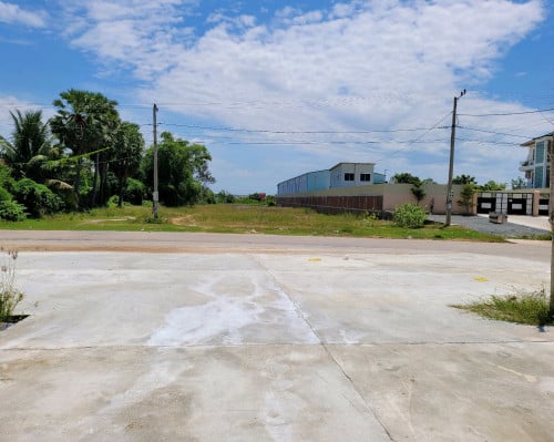 ដីលក់ជិតរង្វង់មូលក្រមង៉ុយ ជាប់ផ្លូវ42(ផ្លូវ50ម៉ែត្រ)