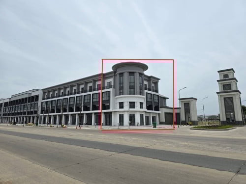 ផ្ទះពាណិជ្ជកម្មសម្រាប់លក់ឬជួល (ក្បែរវិទ្យាស្ថាន ACLEDA)