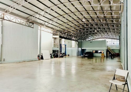 Commercial Showroom-Warehouse For Rent Near Independent Monument, 13,5x45, 4,500$ Per Month