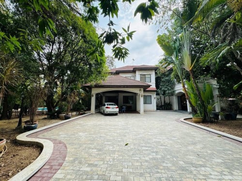 Villa With Pool In Toul Kork