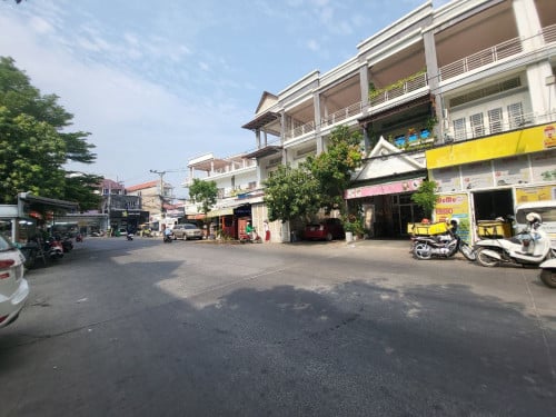 ๐ฆHouse Available for Urgent Sale at a Special Price (Negotiable).