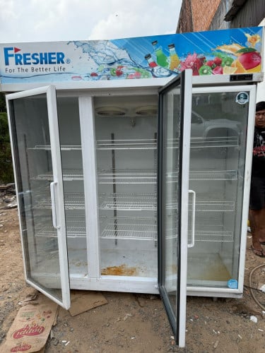 3 door glass chiller , ទូរក្លាសេកញ្ចក់ទ្វារ៣