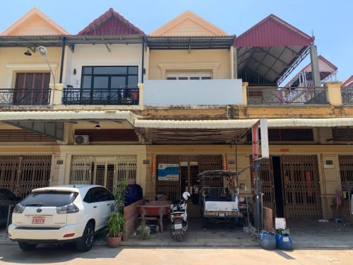 លក់បញ្ចុះតម្លៃ ផ្ទះល្វែងលក់​ នៅក្នុងបុរីពិភពថ្មីឈូកមាស ក្រាំងធ្នង់​ ​សែនសុខ