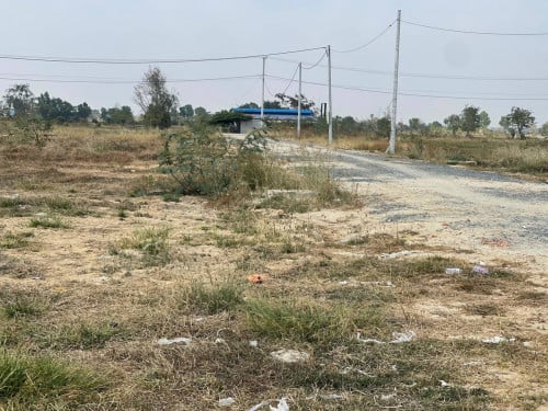 ដី ក្បែរប្រលានយន្តហោះថ្មី 4000ម៉ែតក្រលា