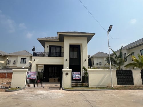 Queen for rent at amory, near makro