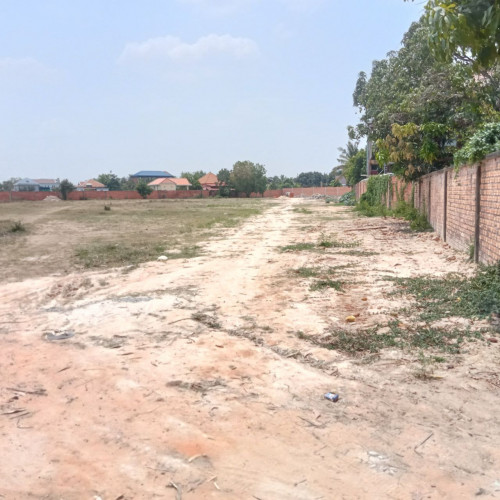ដីធំសម្រាប់ផ្ទះធំ Ring Road