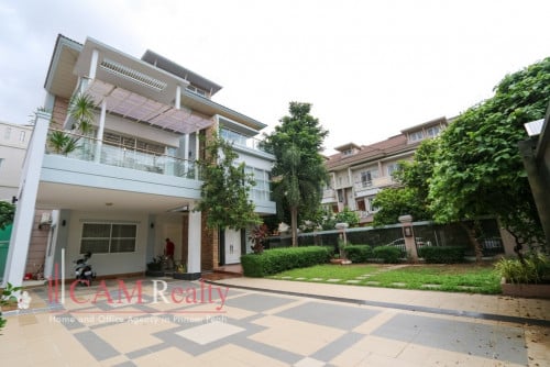 7 Bedrooms Cornner Queen Villa For Sale In The Star Platinum - PH Boeng Snor