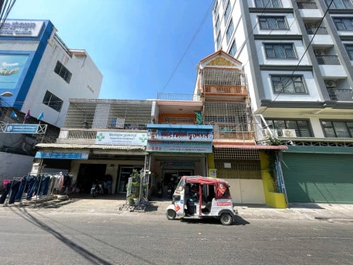 ផ្ទះអាជីវកម្មសម្រាប់លក់ ជិតស្តាតអូឡាំពិក