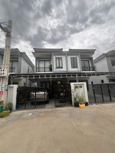 ផ្ទះវីឡាភ្លោះលក់ម្ចាស់ផ្ទាល់ប្លង់រឹងលក់100000$ដាច់(តំលៃដើមបុរី)កាត់ឈ្មោះជូន