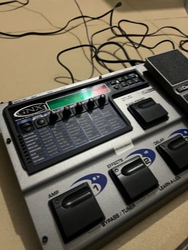 អេហ្វិកហ្គីតាa តំលៃ100$ សំលេងអេមណាស់ Digitech មួយទឹកពីជប៉ុន