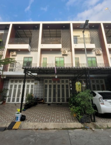 ផ្ទះល្វែង ទួលពង្រ បន្ទប់គេង ២ បន្ទប់ទឹក២ 2xx$ ចចារ