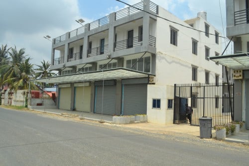 ផ្ទះល្វែងសំរាប់ជួល/ Flat for Rent