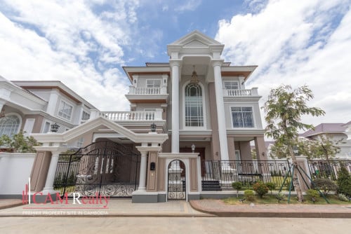 Queen Villa For Sale In Peng Huoth Beoung Snor, Along National Road No.1