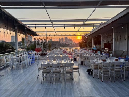 SHOP FOR RENT 1,200$