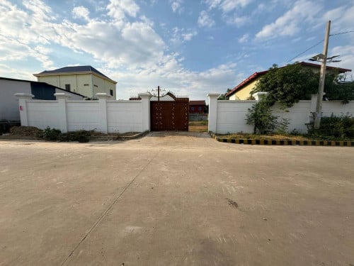 ដីលក់(20x44)នៅឈូកវ៉ា1