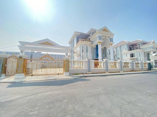 វីឡាទោលសម្រាប់លក់ នៅក្នុងបុរីវិមានភ្នំពេញ គម្រោង12