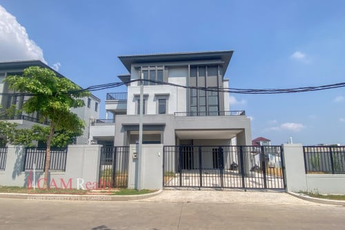 Queen Villa For Sale In Borey Chip Mong Land, Park Land 598
