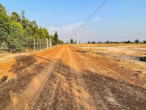 ដីនៅពោធិ៍សាត់