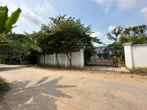 ដីជាប់ទន្លេរលក់ថ្មគរ 20m x 70m