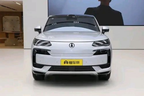 腾势N9 超级混动 百公里冲刺 3.7秒