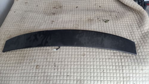 កន្ទុយ Pruis ធម្មតា ហ្ស៊ីន ដោះពីឡានផ្ទាល់