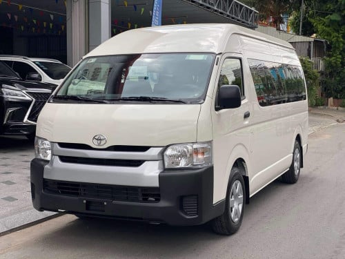 ទិញភ្លាមបានភ្លាម Toyota Hiace 2026 លេខដៃ 15កៅអី