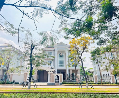 វីឡាឃ្វីនសម្រាប់លក់ | Queen Villa for Sale (Penghuoth Boeung Snor)