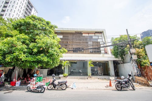 3 Floor Commercial Villa For Space in BKK1