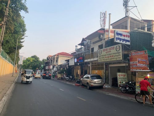 🏡 ផ្ទះអាជីវកម្មលក់នៅក្រោយវាំង – មានចំណូលស្រាប់ & ទីតាំងល្អសម្រាប់អាជីវកម្ម! 💼💰