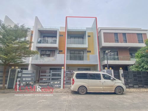 វីឡាកូនកាត់សម្រាប់លក់នៅក្នុងបុរី វូតលែនរ៉េសុីឌែន