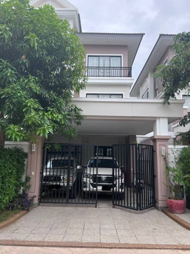 វីឡាភ្លោះប៉េង ហួត លក់បន្ទាន់ក្រោមកុងត្រា​ ៦០ម​​ (ម្ចាស់ផ្ទាល់ ចចារ)