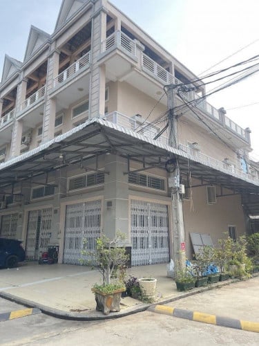 House for rent     -R148