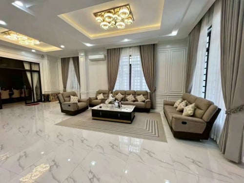 Queen Villa for rent in borey hi tech the premium