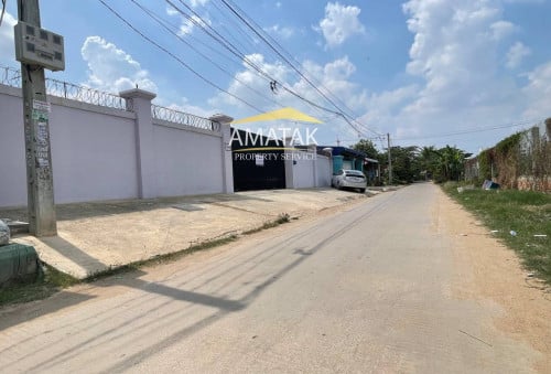 ដីលក់ នៅជិតផ្សារព្រែកហូរ ឡូតិ៍វីឡា