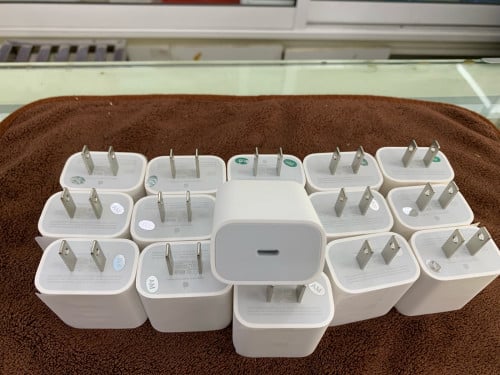 ដុំសាកហ្សុីន 20W យកចេញពីប្រអប់