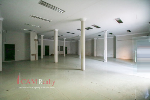 240 Sqm Commercial Space For Rent on Mao Tse Toung Blvd