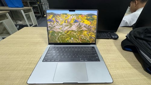 MacBook Pro M2 Pro 14” 512SSD 16GB ram