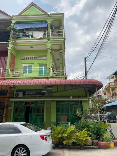 ផ្ទះកែងលក់ ក្នុងបុរីពិភពថ្មីវេងស្រេង ផ្លូវធំ