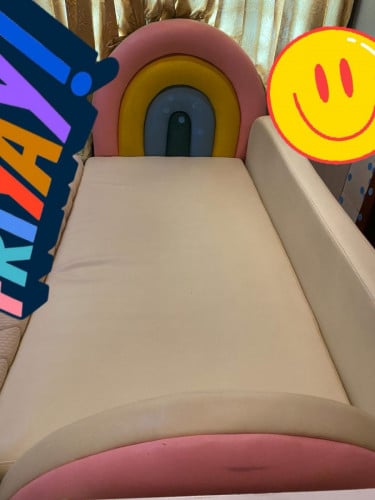 គ្រែ baby អាចគេងបានពីកូននៅ baby ដល់ធំទំហំ បណ្ដោយ 1.5 ទទឹង 0.8 នៅថ្មីនៅស្អាបាន 90%