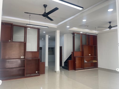 ផ្ទះលក់តំលៃក្រោមទីផ្សារ