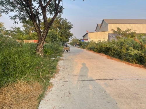 ដីភូមិ ក្រុងតាខ្មៅ