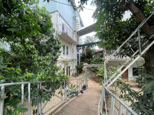 មានបន្ទប់ជួលគិតជាថ្ងៃ និងខែស្ថិតនៅទីរួមស្រុកស្ទោង